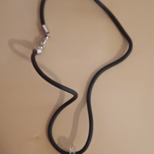 Leaf-shaped Murano style necklace with black cord like new