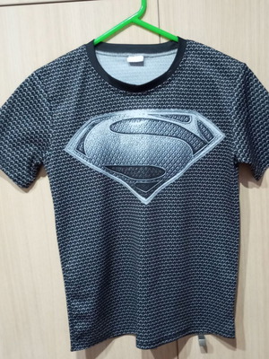 Spiderman Tshirt black size S like new for boys 10-11 years