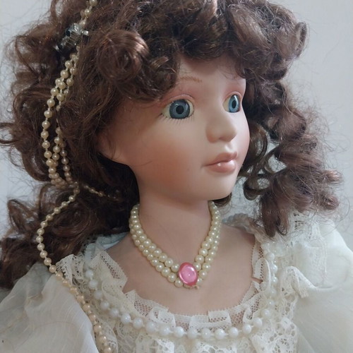 Vintage collectible porcelain doll princess like new
