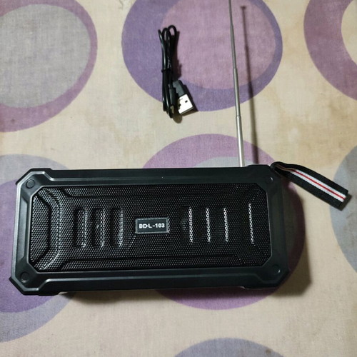 Wireless speaker with solar panel and flashlight new