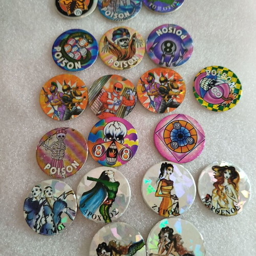 Various 90s tazos used, including Poison, Power Rangers, and zodiac signs