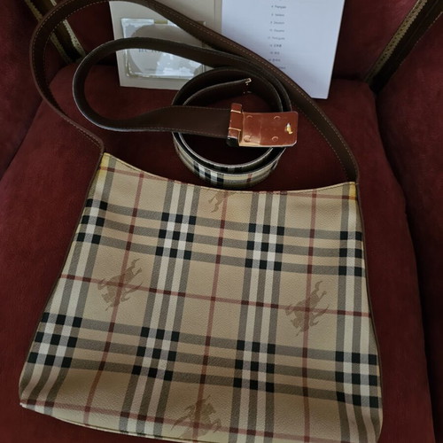 Burberry shoulder bag like new with Nova Check pattern and leather details