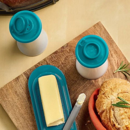 Tupperware salt and pepper shakers 260 ml, set of 2