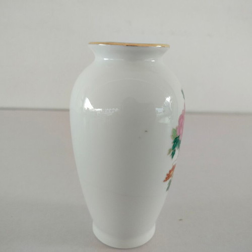 Small porcelain vase used with flower pattern, Japan