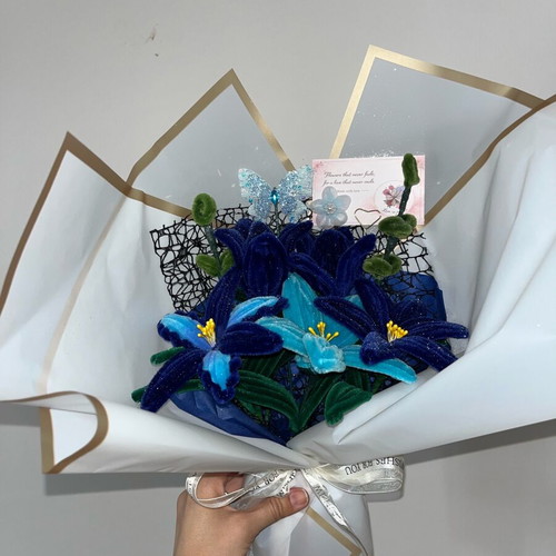 Blue bouquet made to order with 7 flowers in blue shades