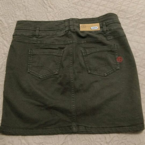 Toi&Moi skirt medium size like new, olive green