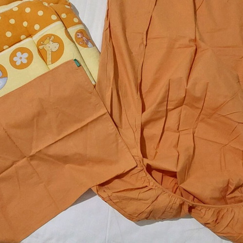 United Colors of Benetton baby bedding set used, yellow and brick with jungle animals