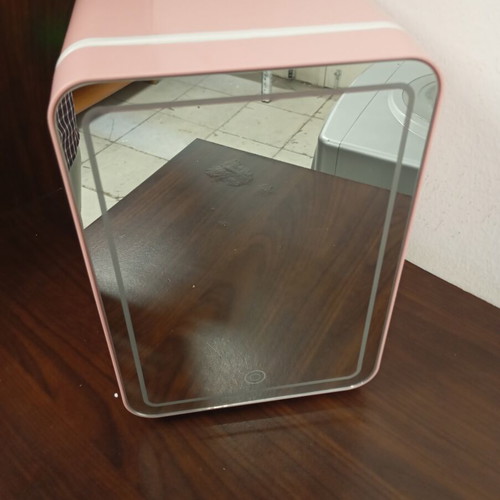 Mini beauty fridge 4 liter like new