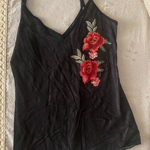 Bsb blouse used with red roses, size M