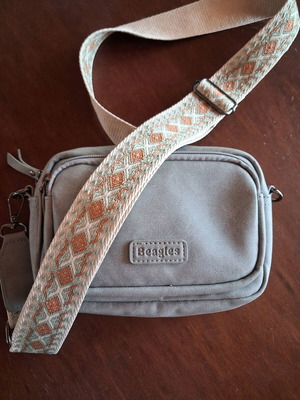Beagles shoulder and crossbody bag like new with boho strap model Malaga light blue