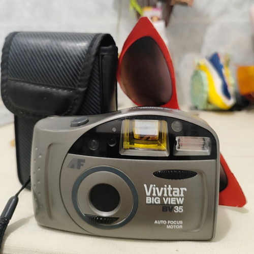 Vivitar Big View BV35 camera like new with free Fuji film