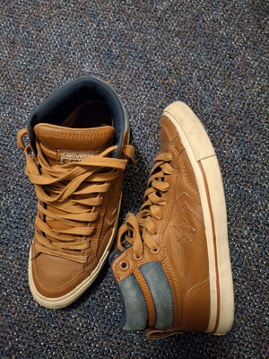 Authentic Converse brown size 41 like new