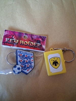 Key holders pack of 2 like new, colorful, England design
