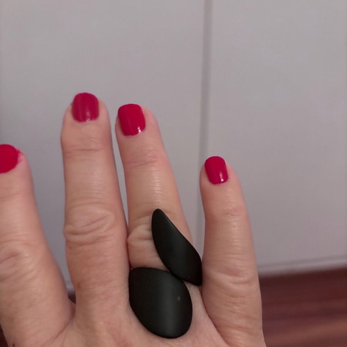 Black adjustable ring like new