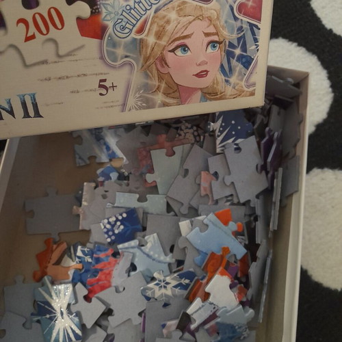 Frozen puzzle set of 2 like new