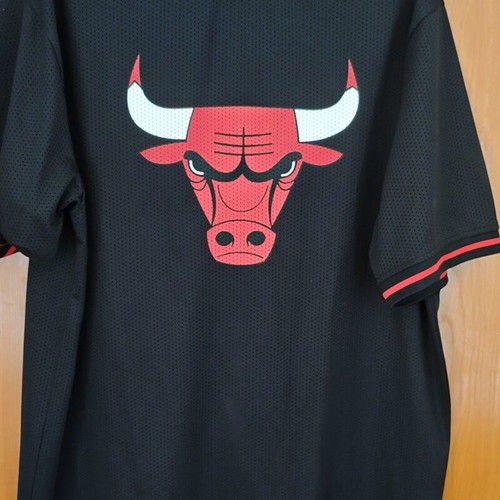 New Era Chicago Bulls shirt size XL