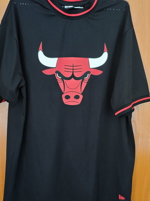 New Era Chicago Bulls shirt size XL