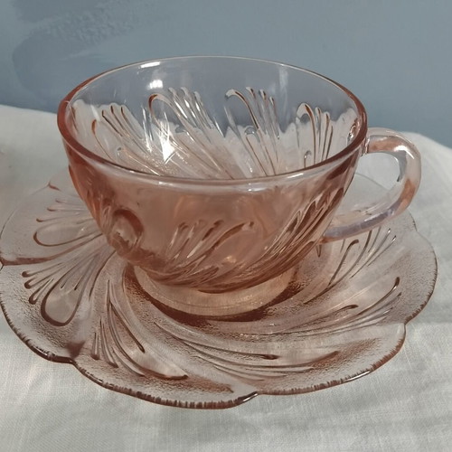 Vintage KIG Indonesia tea and coffee set pink glass, like new, 8 pieces