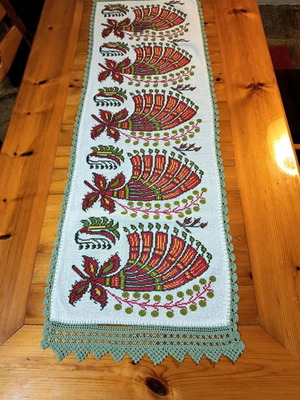 Set of runner and 2 napkins like new, cross-stitched embroidery