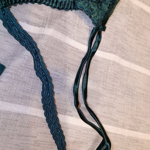 Vintage Chantelle millennium bra like new, emerald green, size 65B