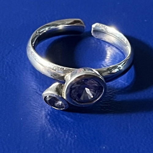 Silver ring 925 with two purple stones like new