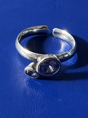 Silver ring 925 with two purple stones like new