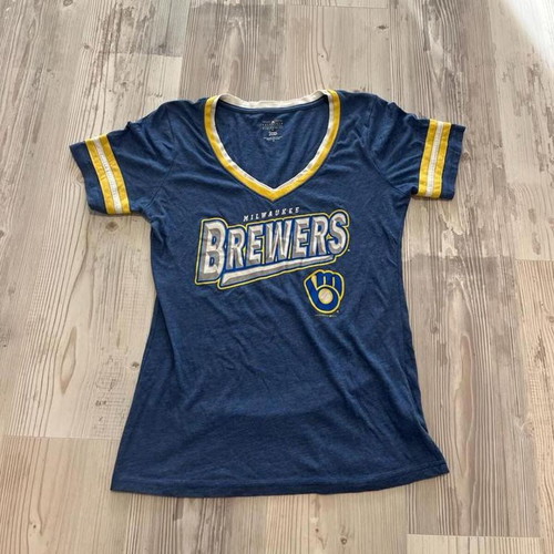 Milwaukee Brewers MLB Spellout Top used, size Medium