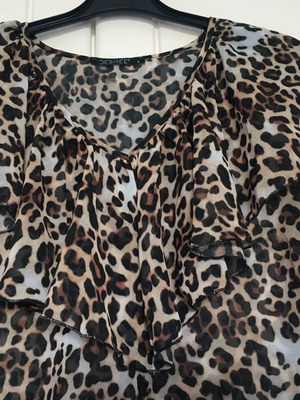 Desiree blouse new, size S comfortable