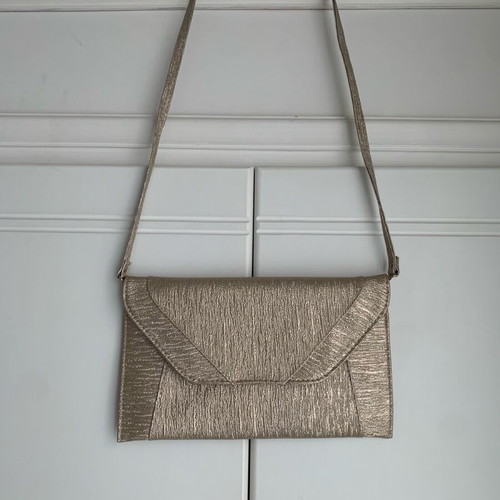 Gold shoulder bag like new, medium size