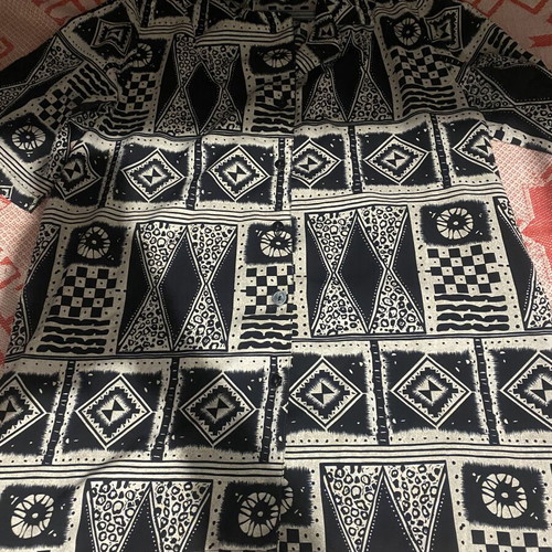 Women's shirt like new, sizes L and XL
