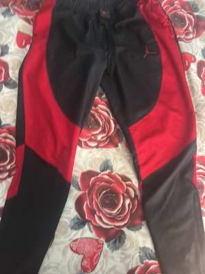 Air Jordan φόρμα size Medium σαν καινούργιο, μαύρο και κόκκινο