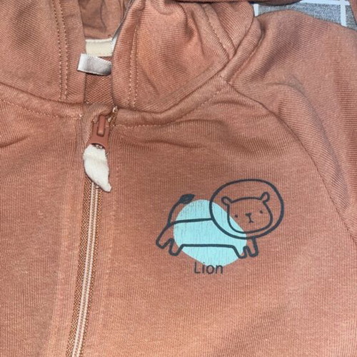Orchestra tracksuit set like new, color rotten apple