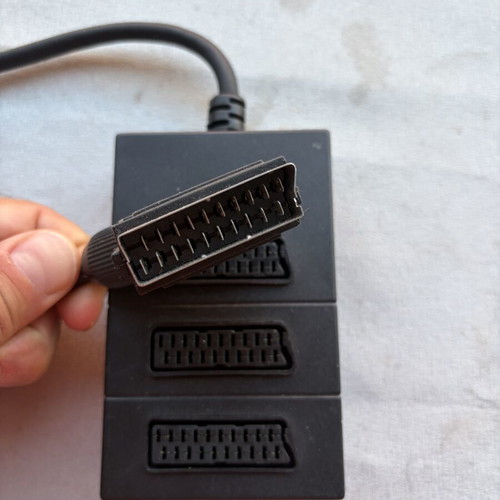 Scart power splitter used, three ports