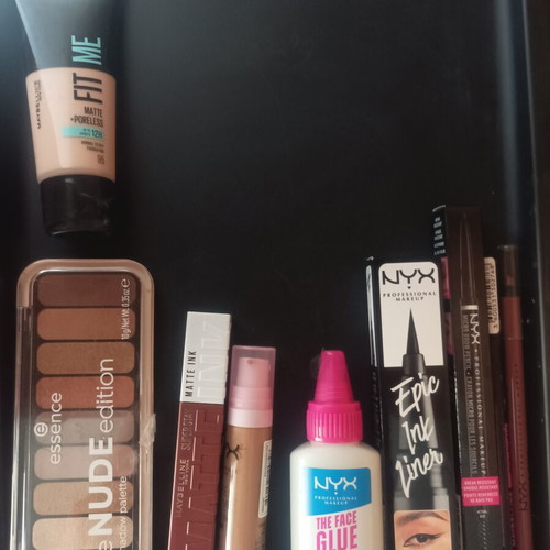 Make up set with NYX eyeliner, brow pencil and glue, like new