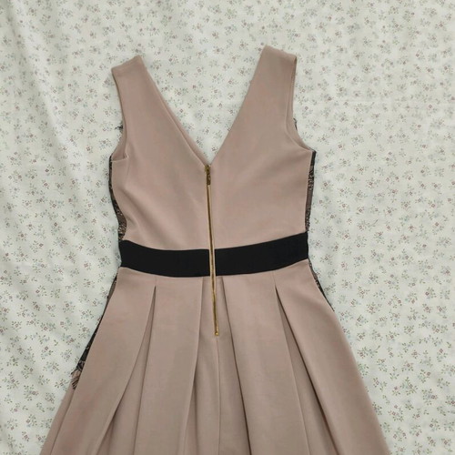 Mini dress nude with lace and pleated skirt like new