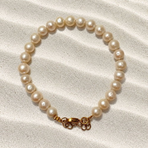 Handmade bracelet with stainless steel chain and cultured pearls