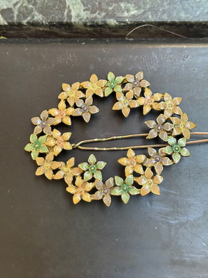 Vintage hair clip like new with flowers