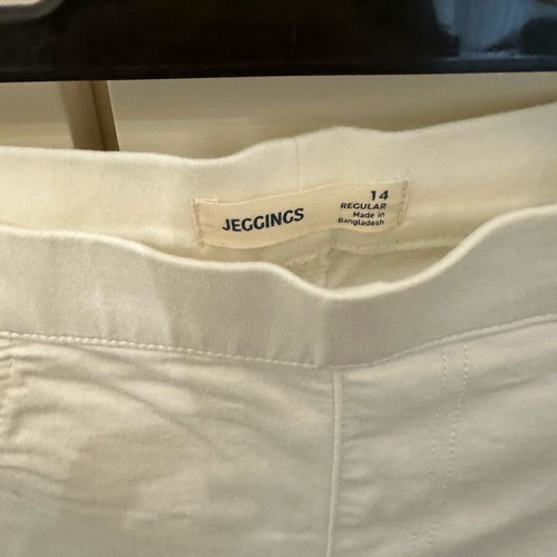 Marks & Spencer white jegging used, fitted size 14