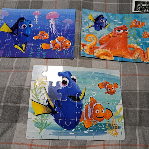 Disney wooden puzzle set 3x24 pieces Finding Dory with wooden box like new