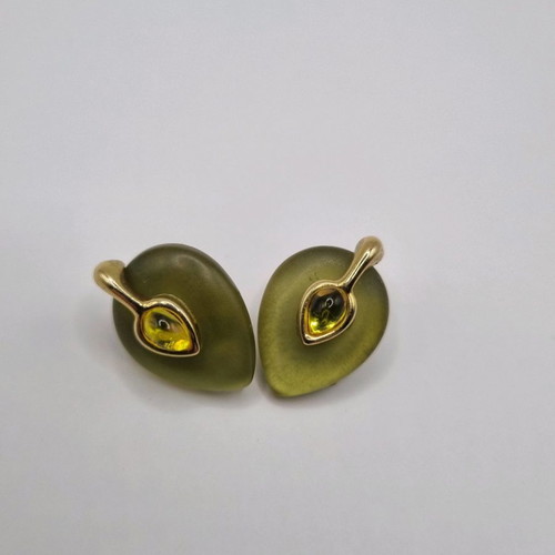 Vintage earrings with clip used