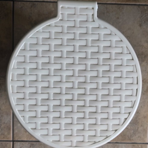Bathroom pedal bin