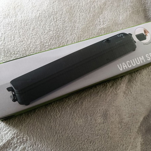 Vacuum sealer machine new in box