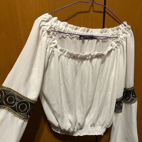 Blouse like new, size S, black and white