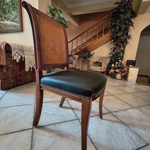 Kourtis dining set like new, walnut wood, 8 chairs, large table