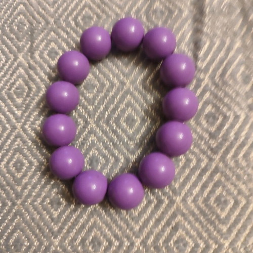 Elastic bracelet purple like new with large beads