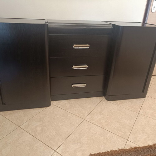 Living room buffet like new with two cabinets and 3 drawers
