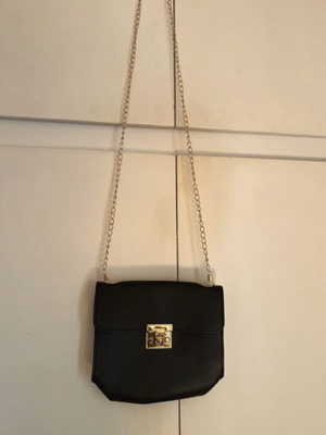 Black shoulder bag with gold chain new