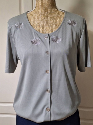 Tsirozidis Collection Blouse Shirt like new, grey rib knit with appliqué flowers