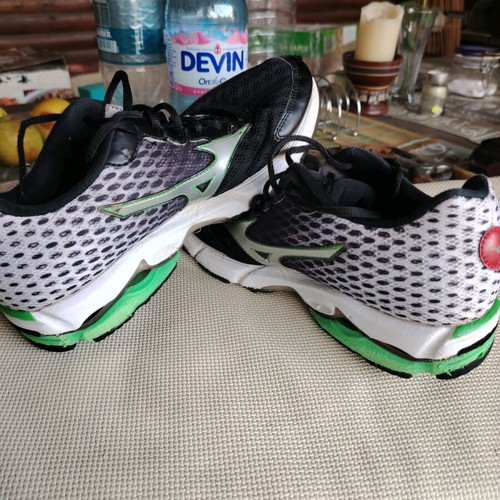 Mizuno sport shoes used, black and silver, size 40.5