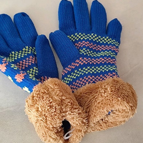 Knitted gloves new, warm with colorful pattern
